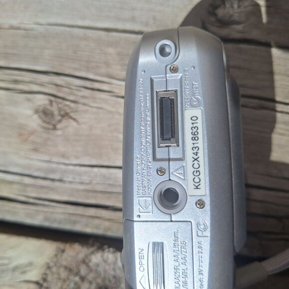 Kodak Easy Share Camera CX7300 3.2 MP Digital Silver For Parts No Card Vintage - Picture 7 of 9